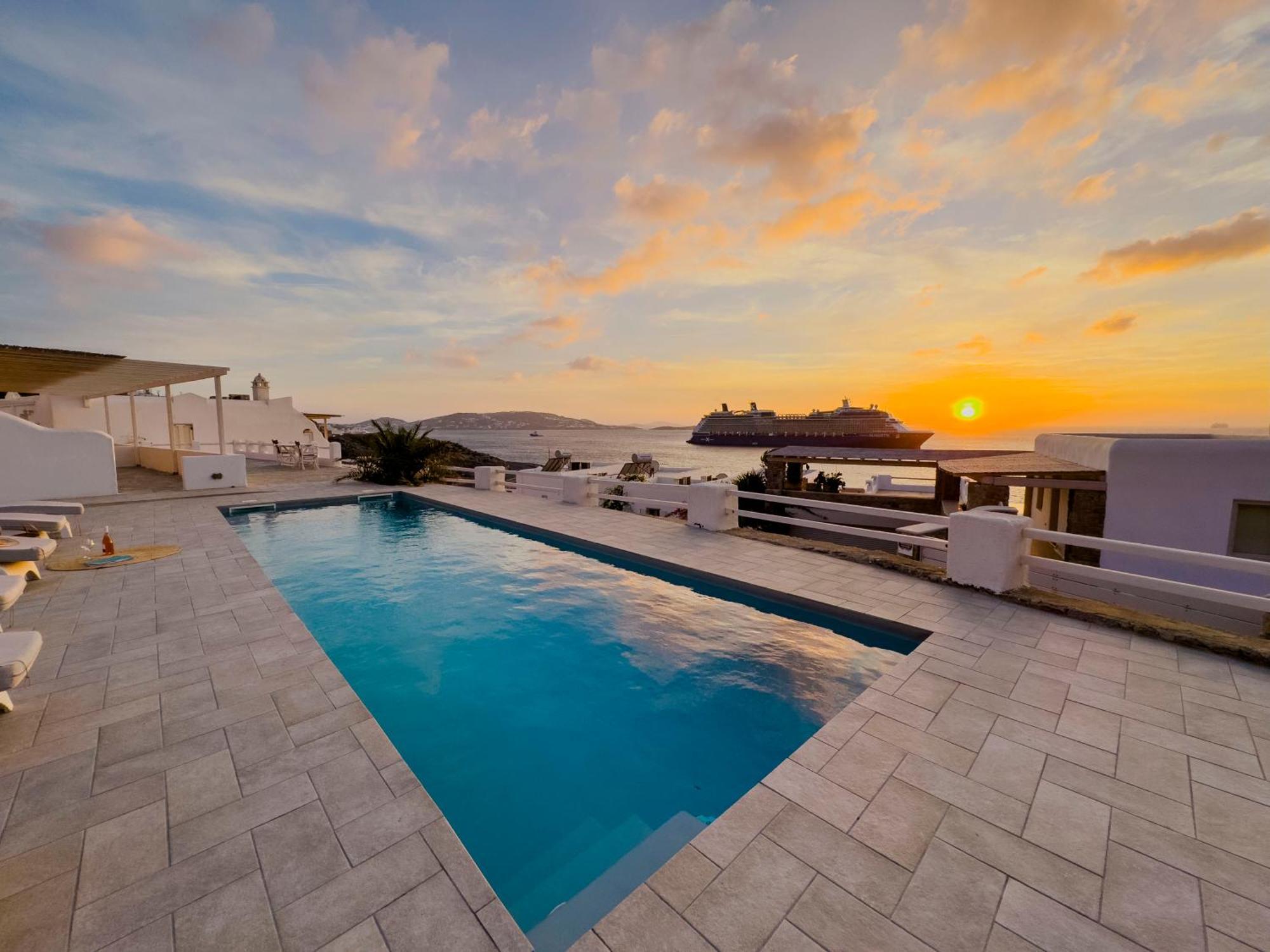 Konukevi With-inn Mykonos 3*